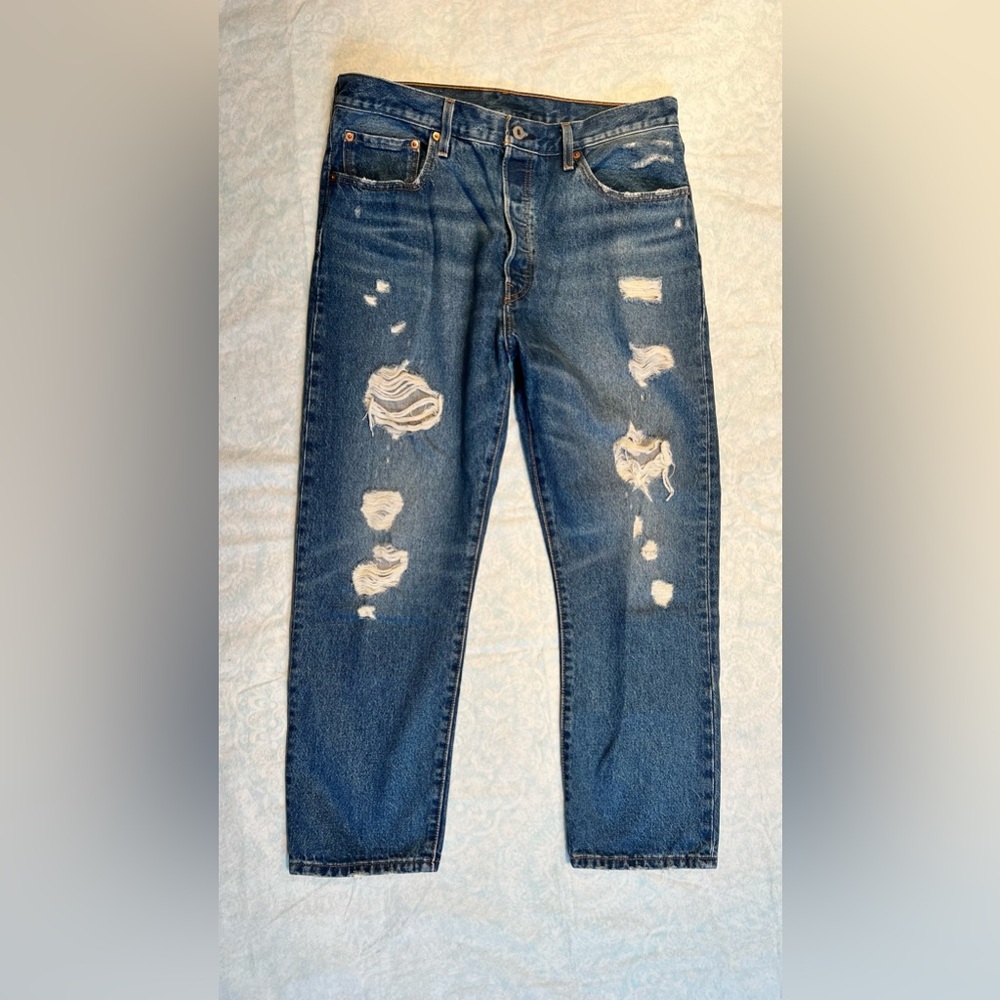 Levi’s 501 distressed jeans    28/32/13 blue jeans